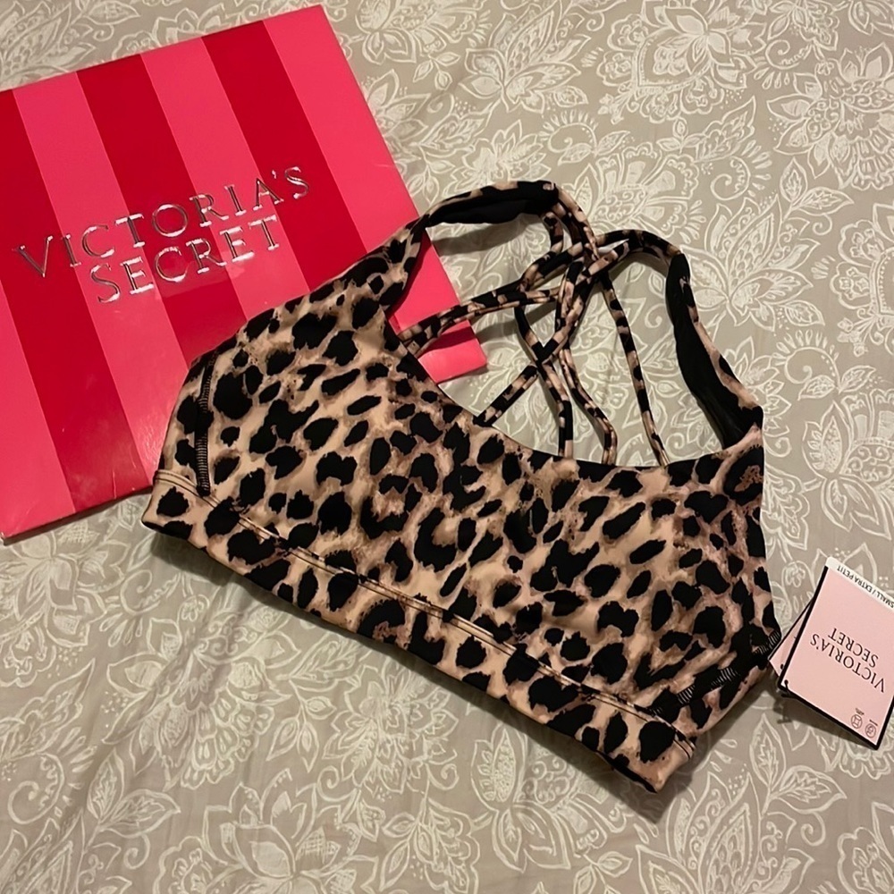 NWT Victoria secret cheetah print sports bra size XS or small